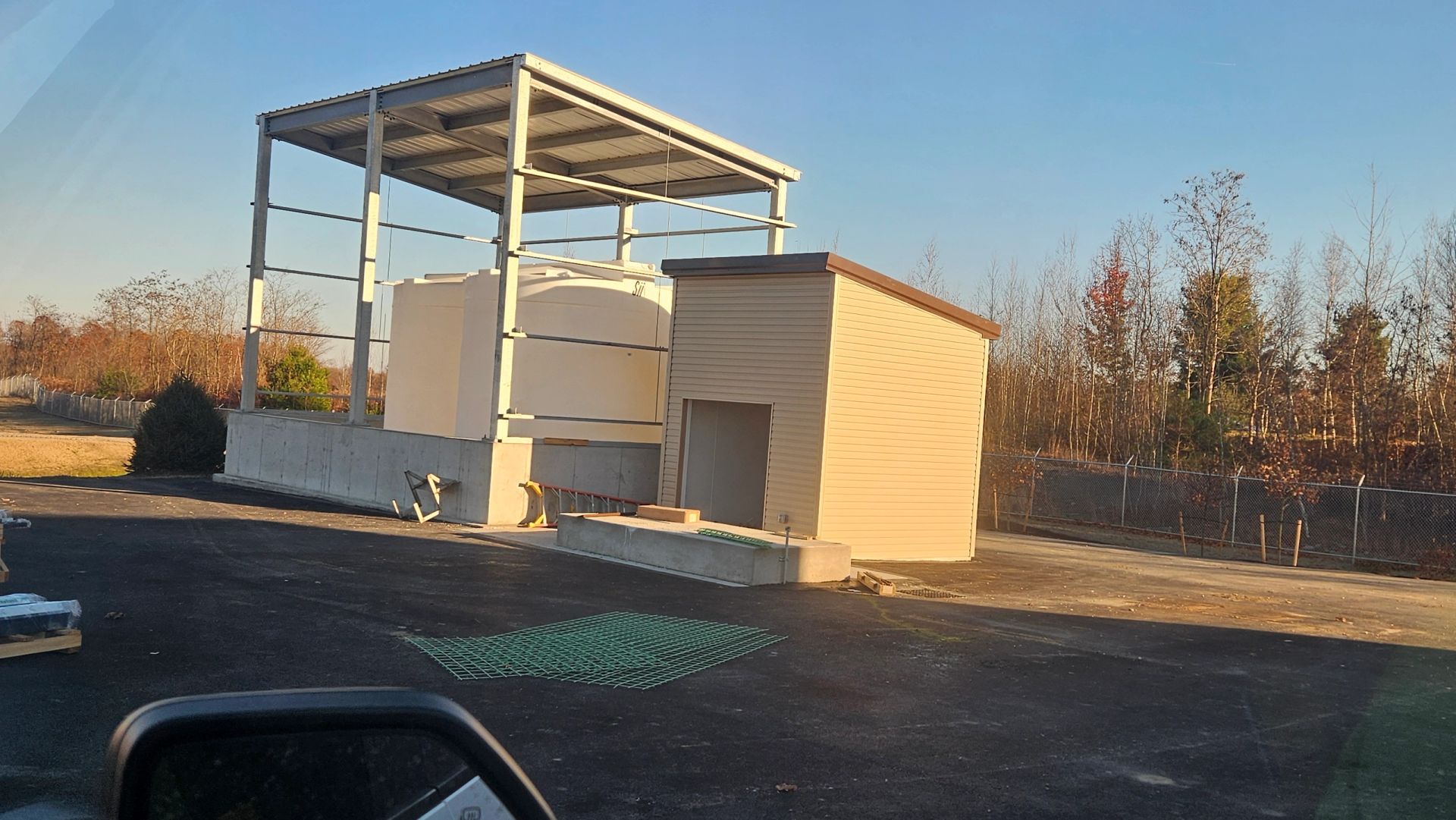 Covered brine storage & fill station